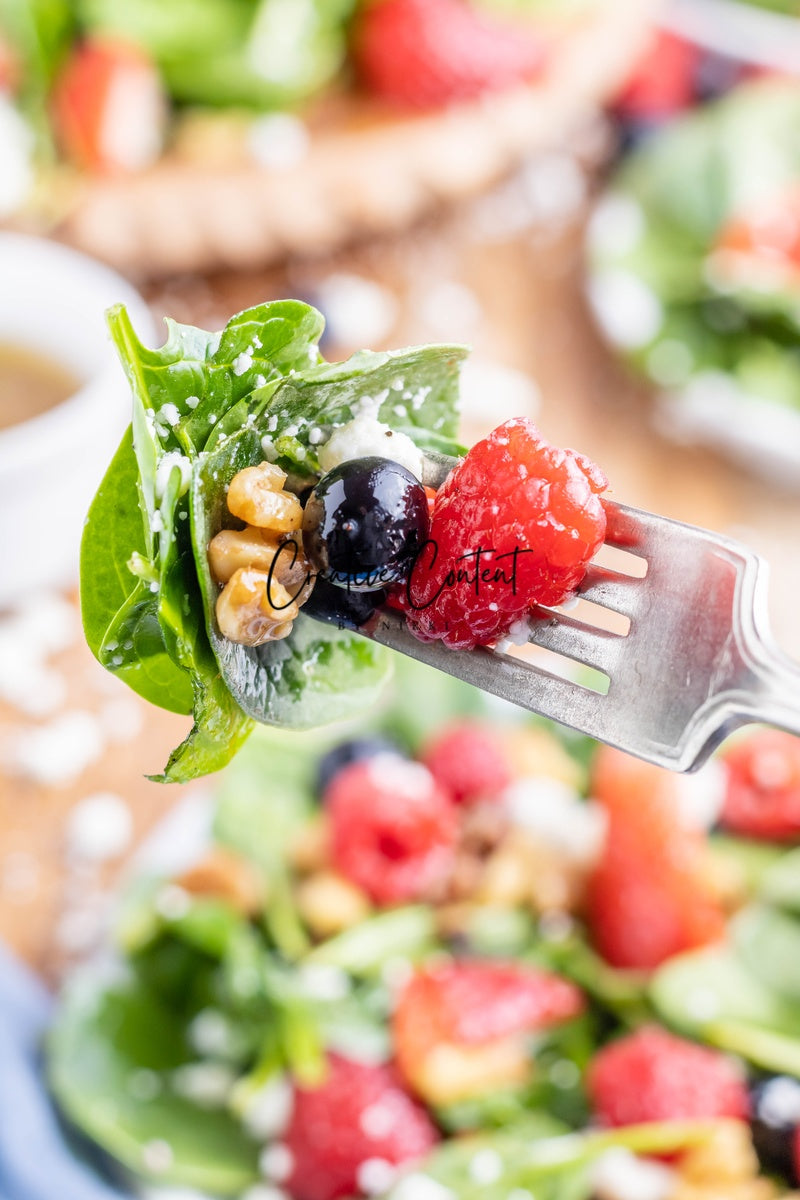Spinach and Berry Salad - Set 2 of 2