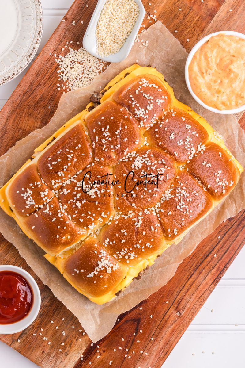 Cheeseburger Sliders With Hawaiian Rolls - Exclusive