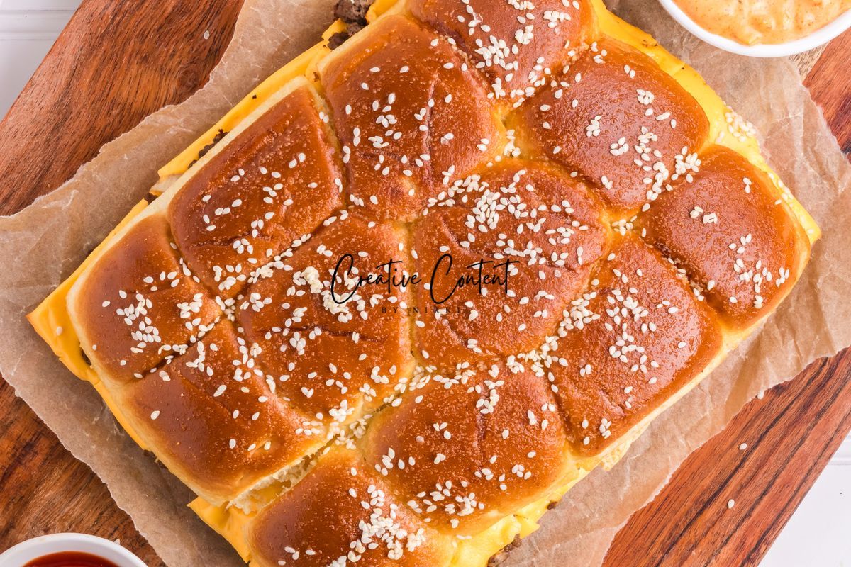 Cheeseburger Sliders With Hawaiian Rolls - Exclusive