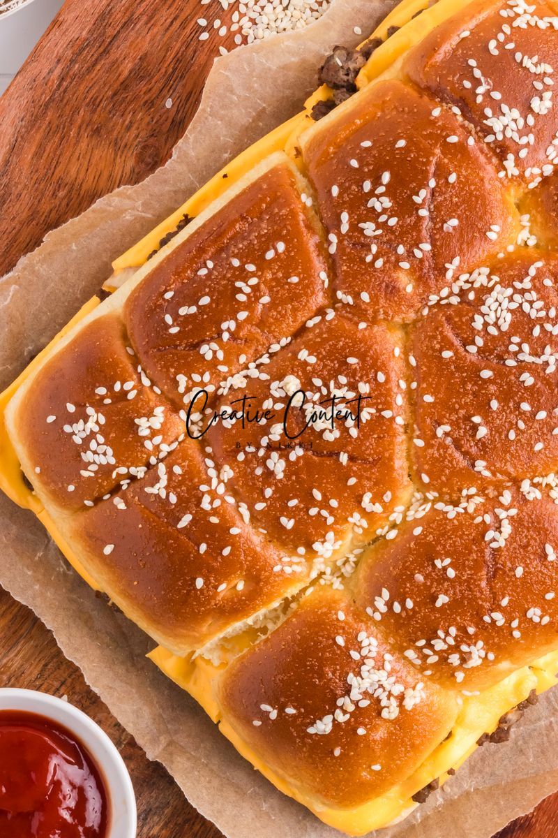 Cheeseburger Sliders With Hawaiian Rolls - Exclusive