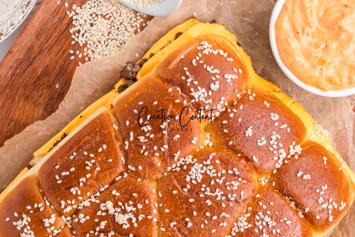 Cheeseburger Sliders With Hawaiian Rolls - Exclusive