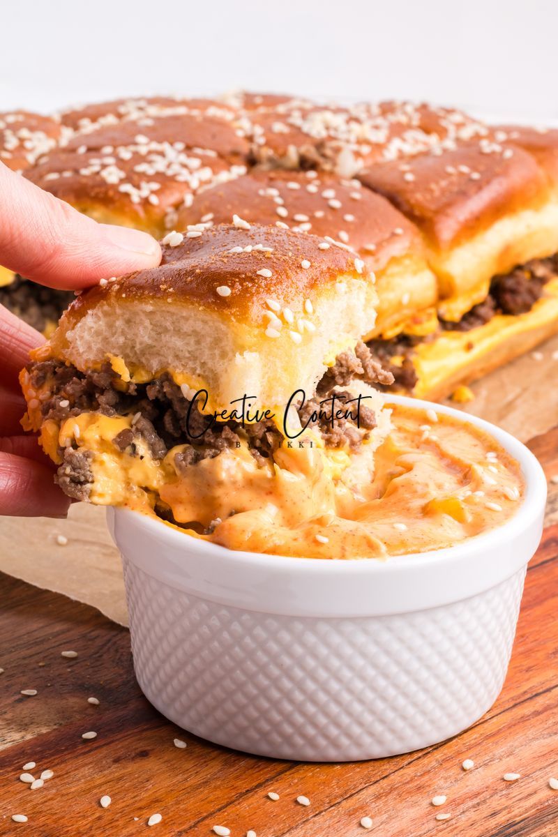 Cheeseburger Sliders With Hawaiian Rolls - Exclusive