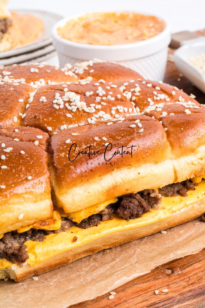 Cheeseburger Sliders With Hawaiian Rolls - Exclusive