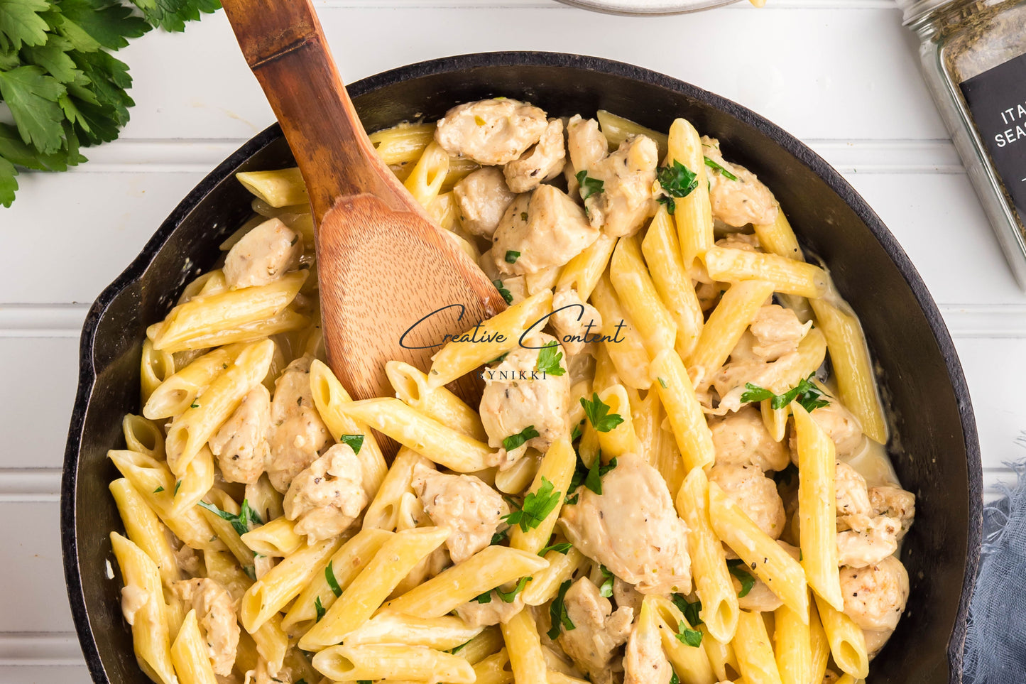 Creamy Garlic Chicken Pasta - Exclusive
