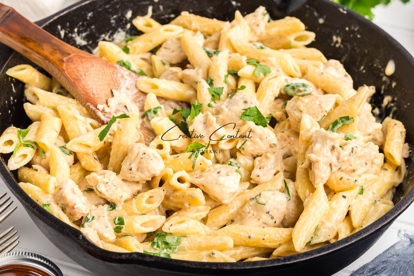 Creamy Garlic Chicken Pasta - Exclusive