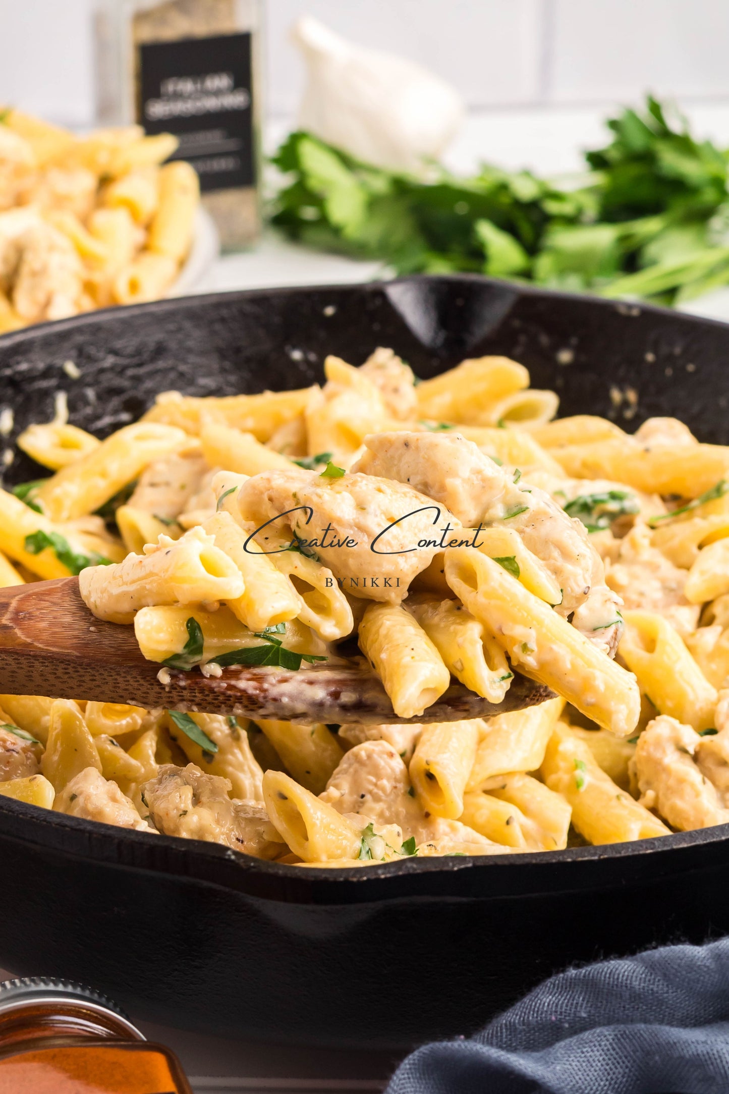 Creamy Garlic Chicken Pasta - Exclusive
