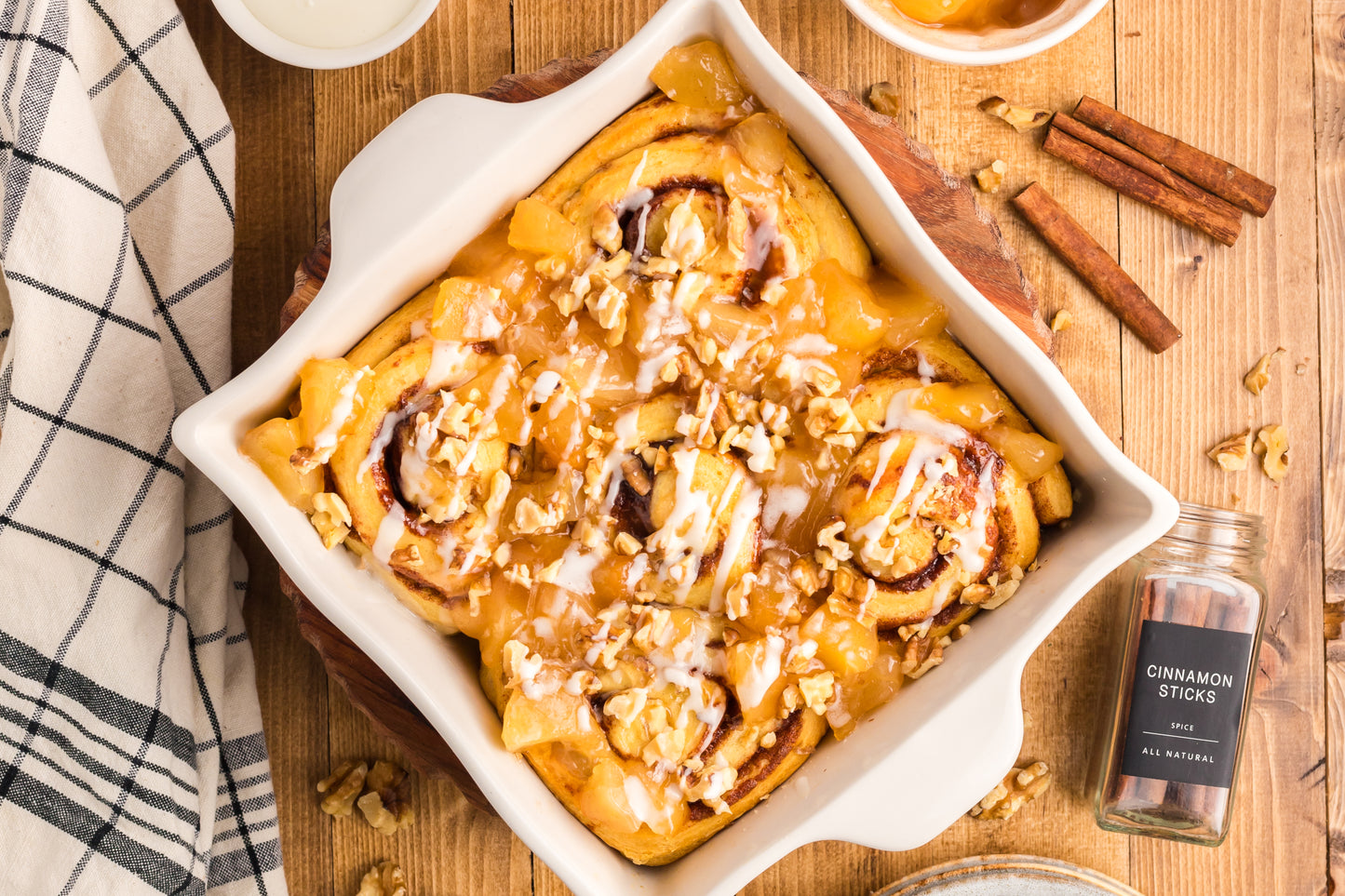 Easy Apple Cinnamon Rolls - Exclusive