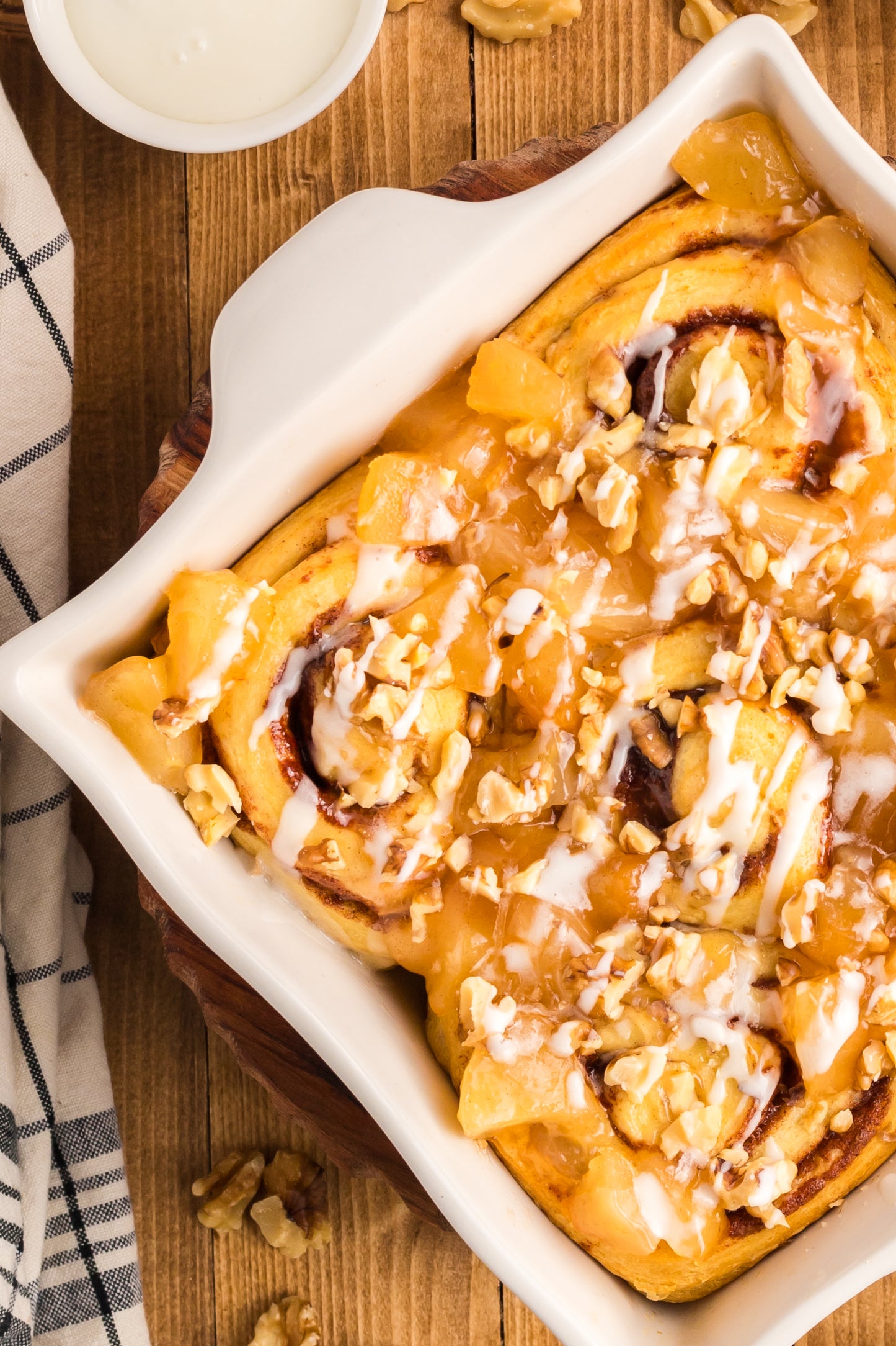 Easy Apple Cinnamon Rolls - Exclusive