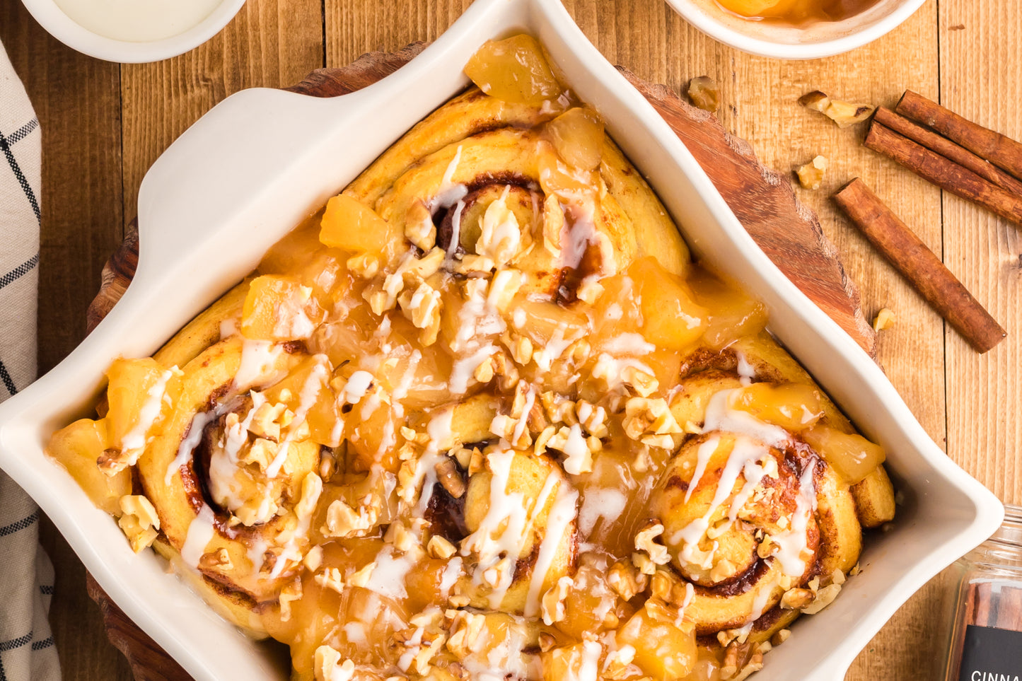 Easy Apple Cinnamon Rolls - Exclusive