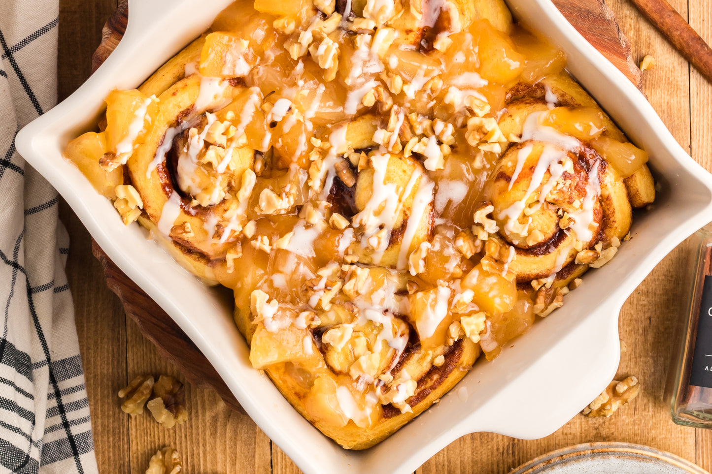 Easy Apple Cinnamon Rolls - Exclusive
