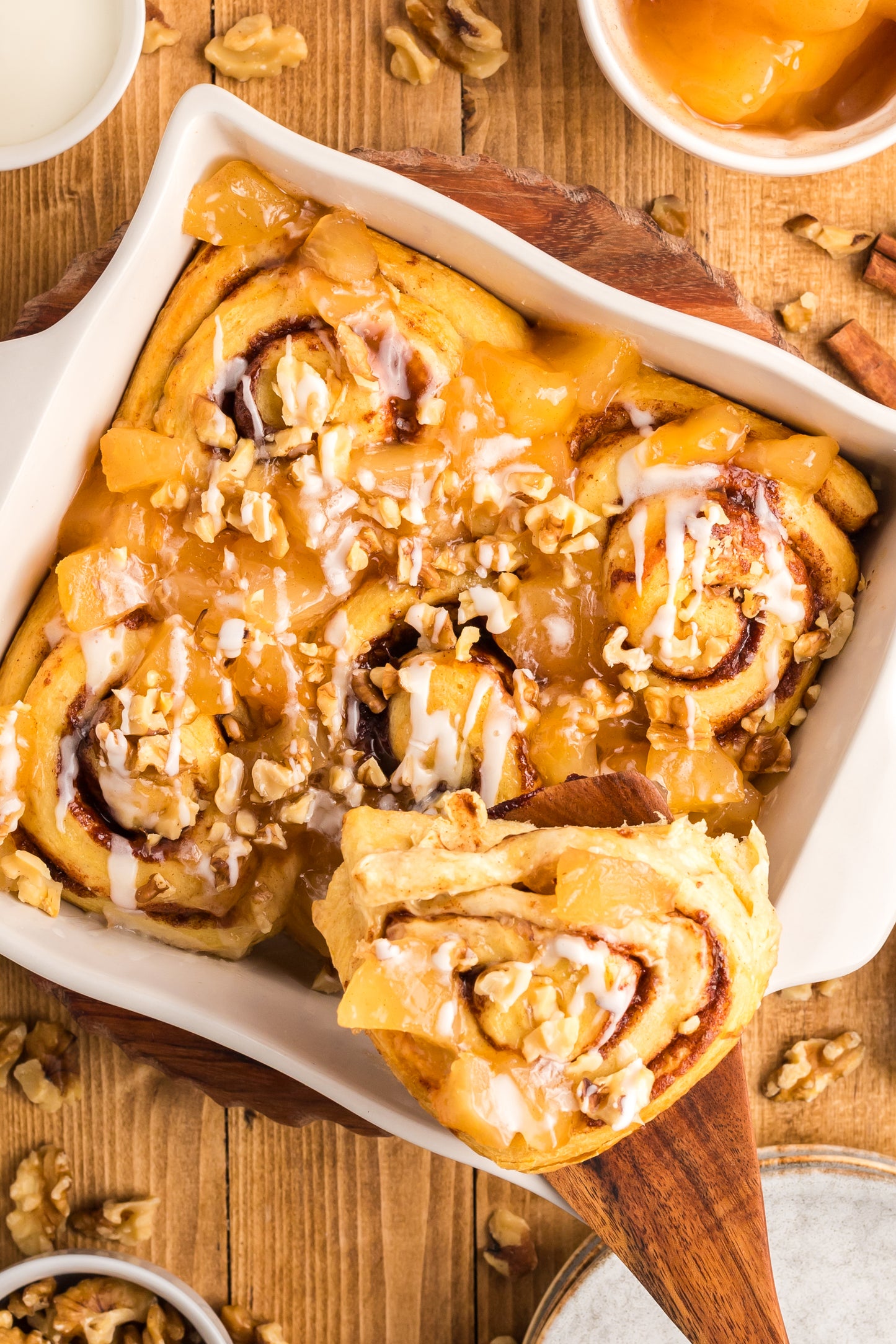 Easy Apple Cinnamon Rolls - Exclusive
