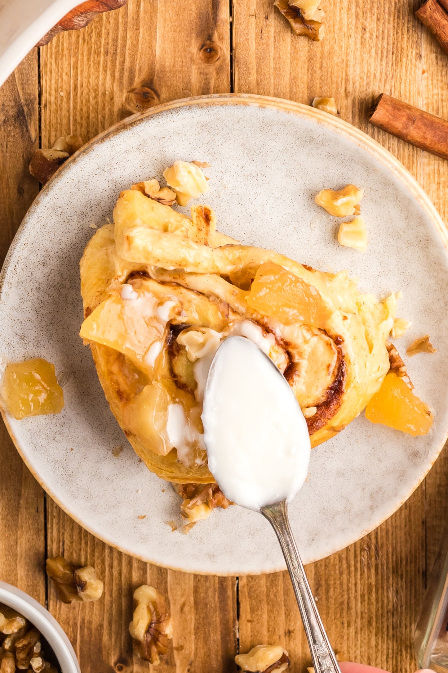 Easy Apple Cinnamon Rolls - Exclusive