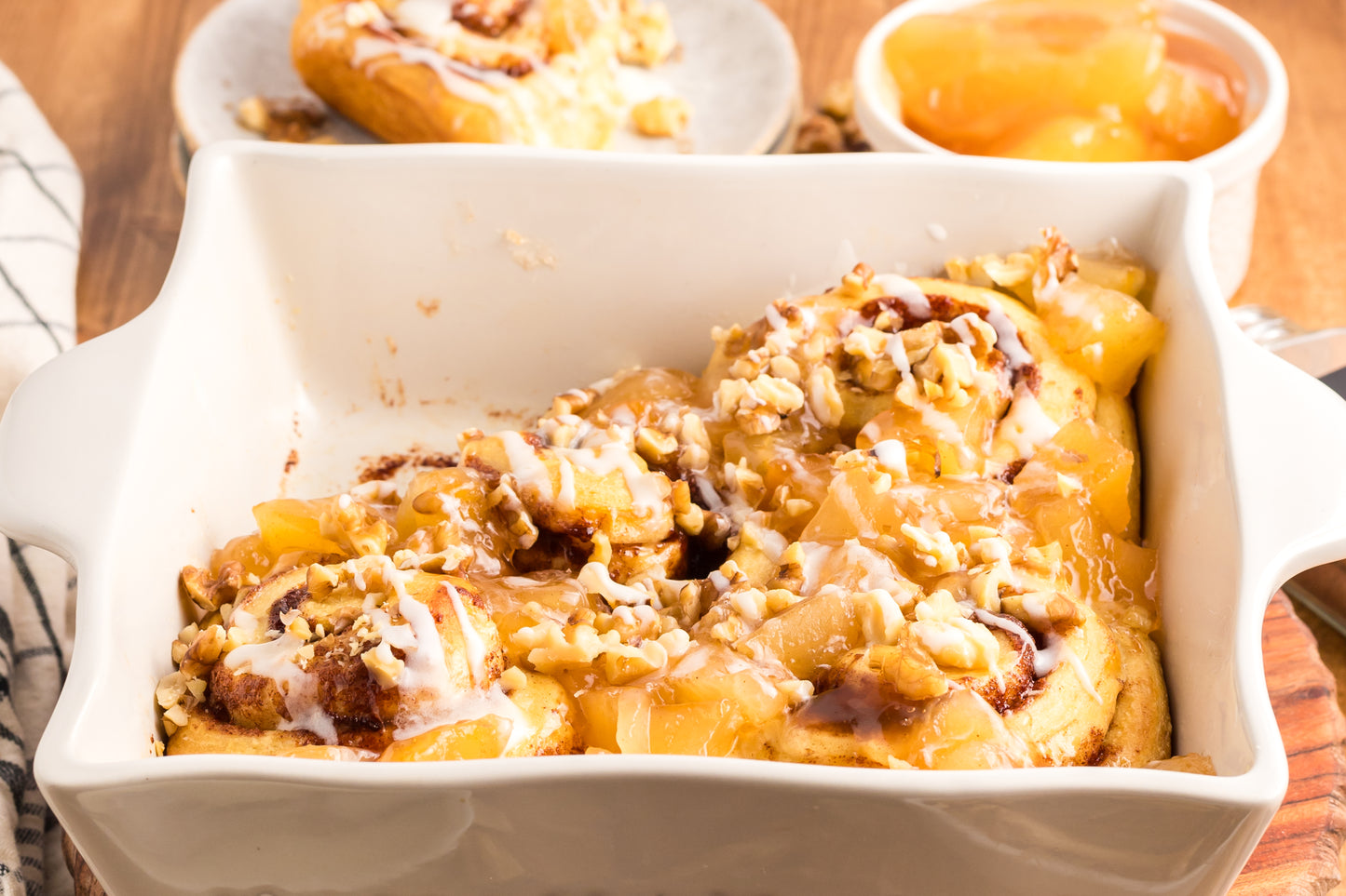 Easy Apple Cinnamon Rolls - Exclusive