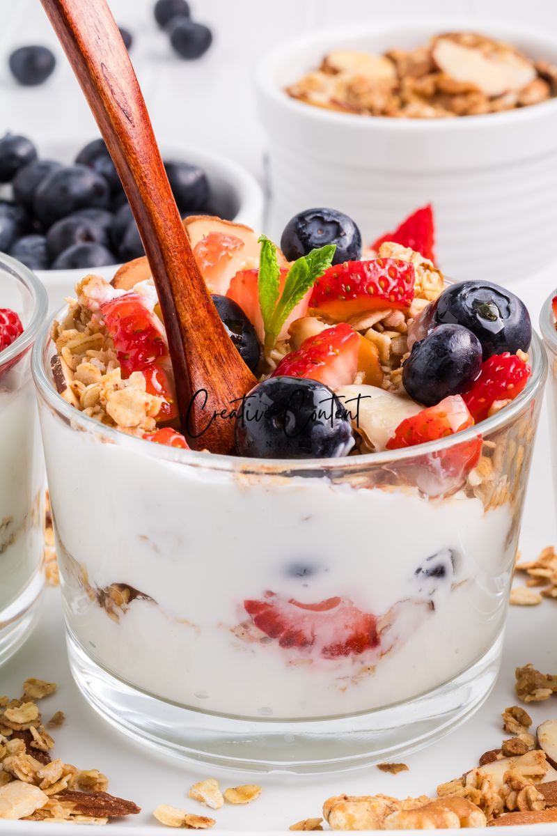 Greek Yogurt Parfait + Granola (2 recipes) - Exclusive