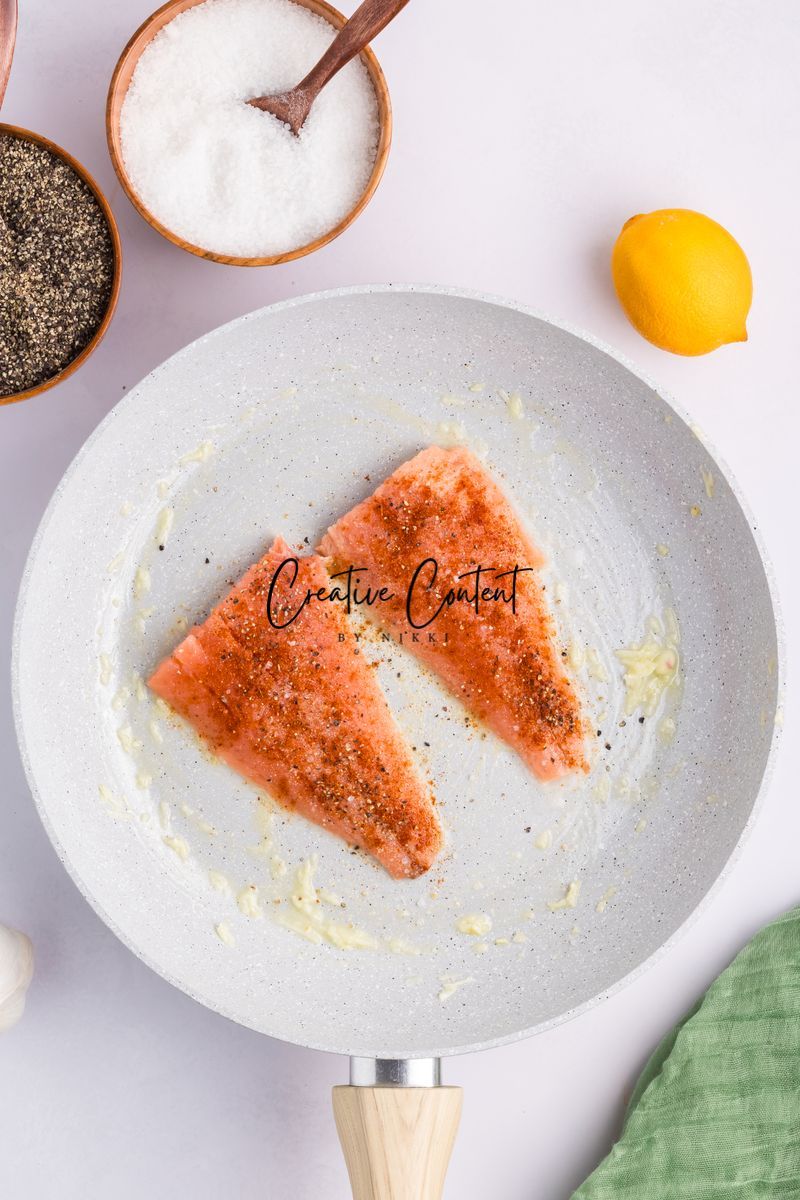 Salmon Caesar Salad + Homemade Dressing - Exclusive