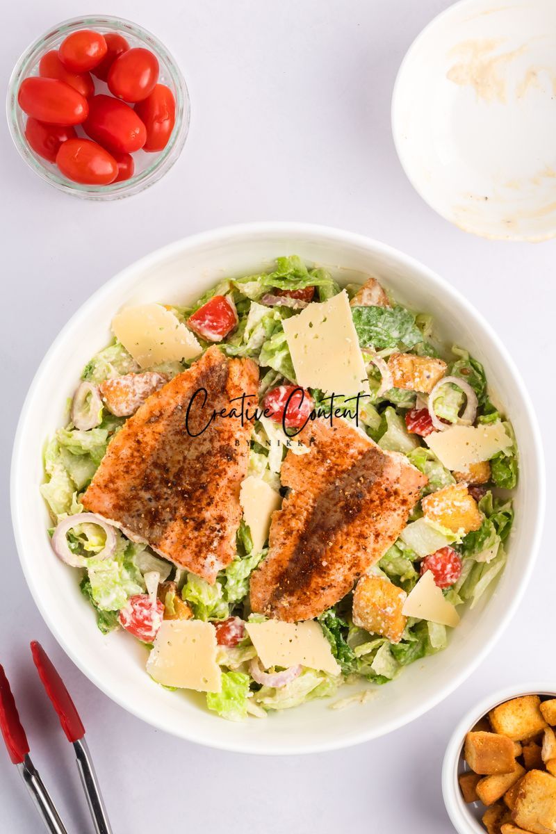 Salmon Caesar Salad + Homemade Dressing - Exclusive
