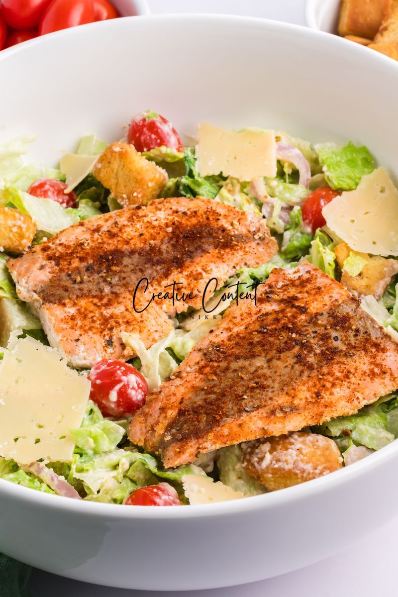Salmon Caesar Salad + Homemade Dressing - Exclusive