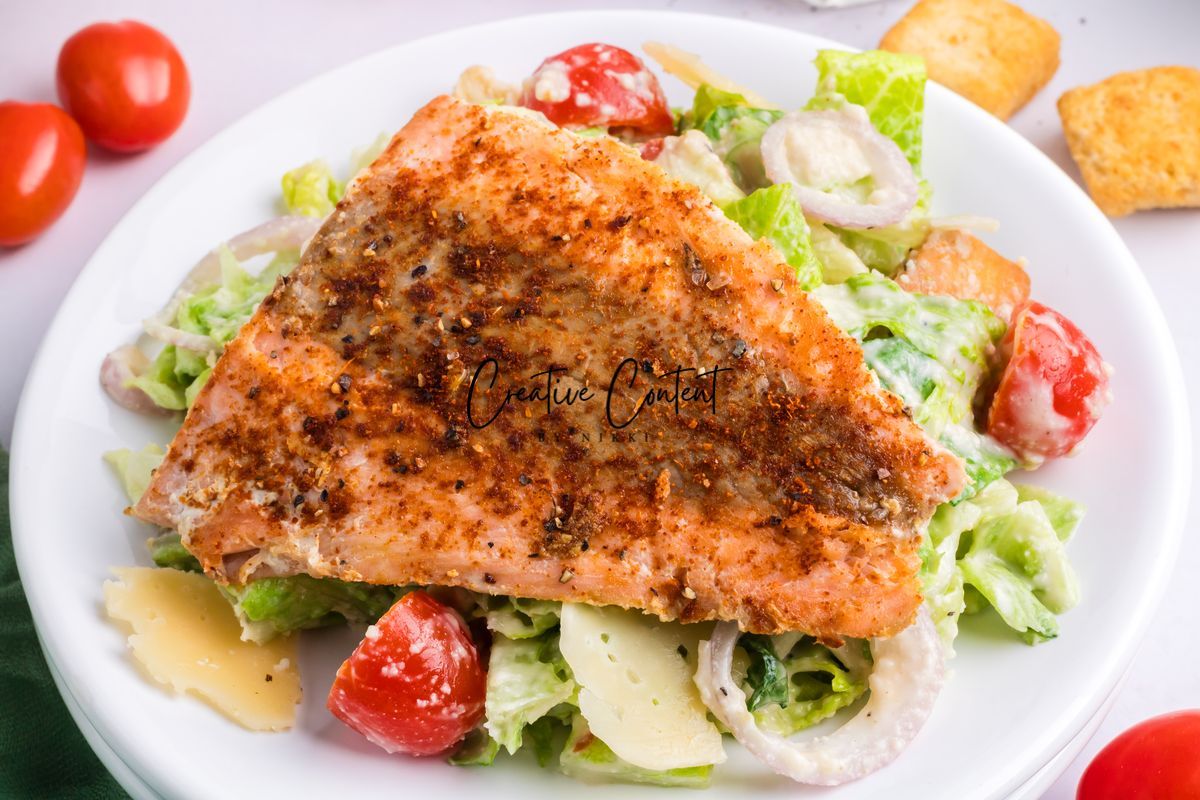 Salmon Caesar Salad + Homemade Dressing - Exclusive