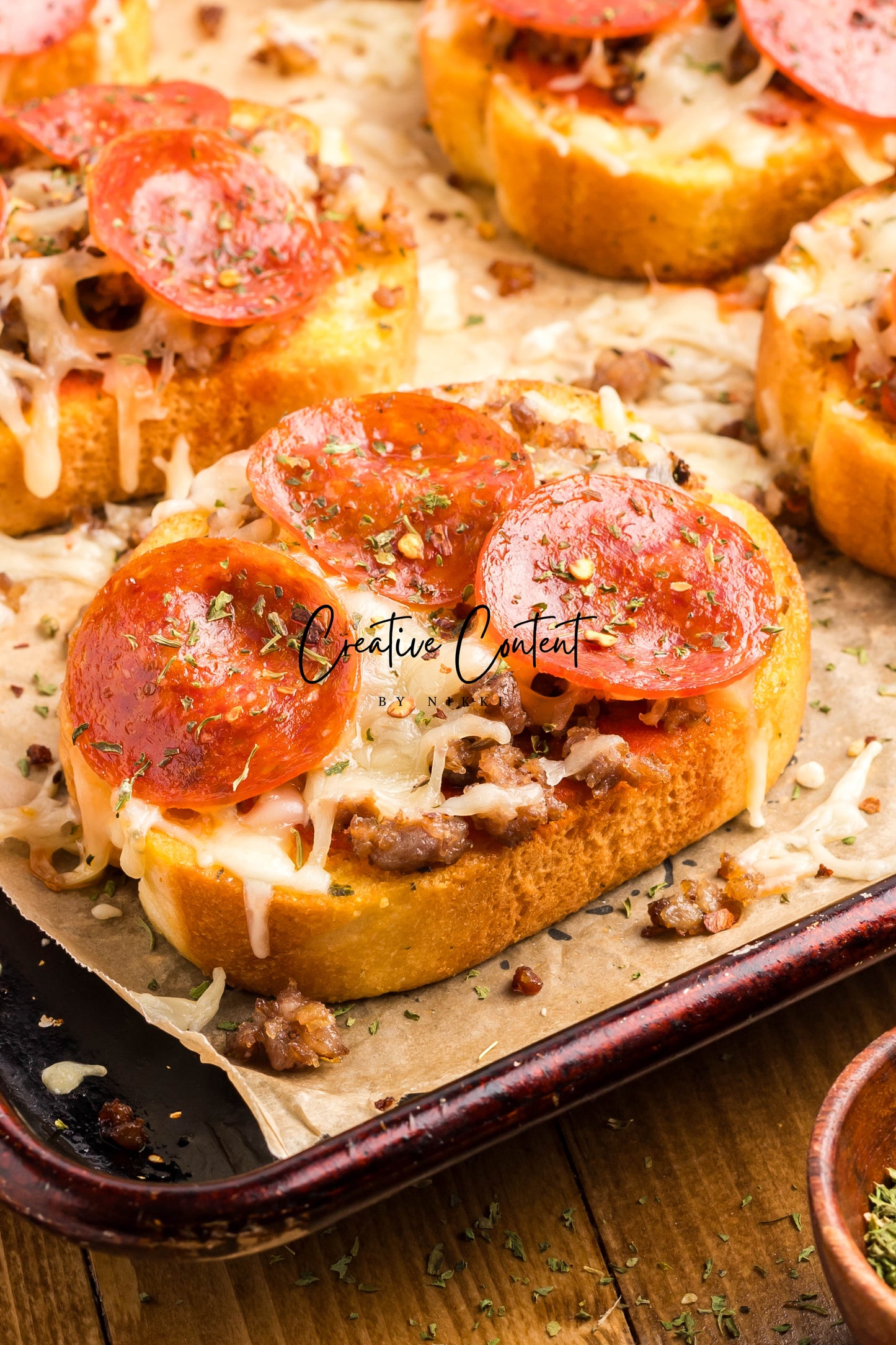 Texas Toast Pizzas - Exclusive